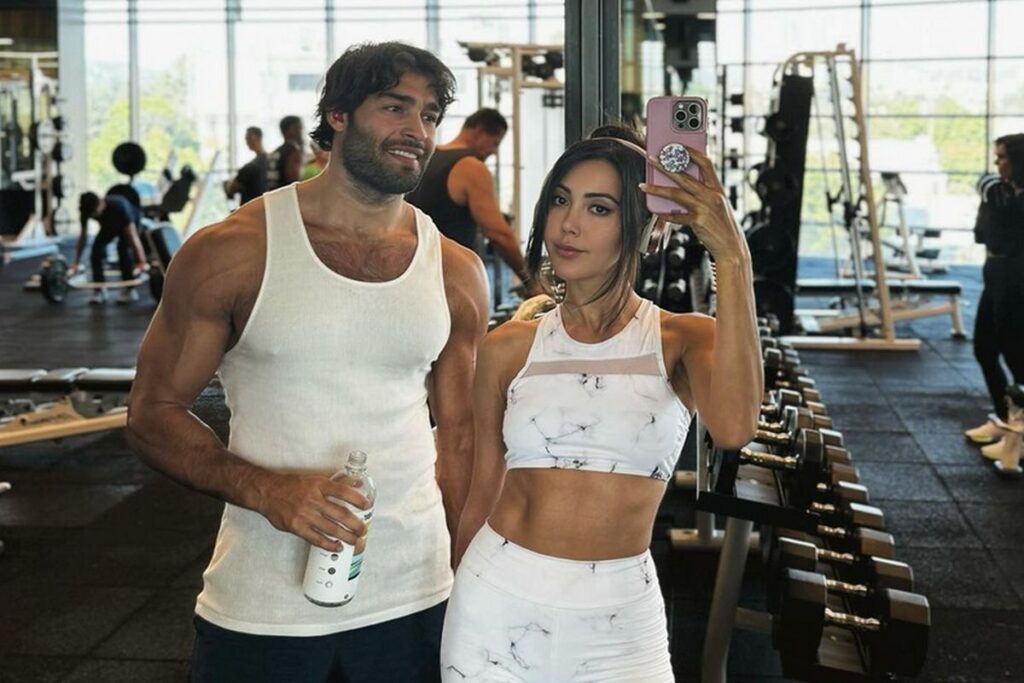 Sam Asghari com a irmã Fay Asghari