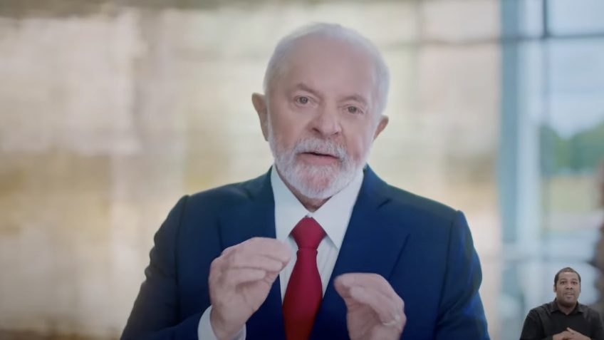 O presidente Luiz Inácio Lula da Silva transmitiu o pronunciamento de Natal em cadeia nacional na noite deste domingo (24.dez.2023)