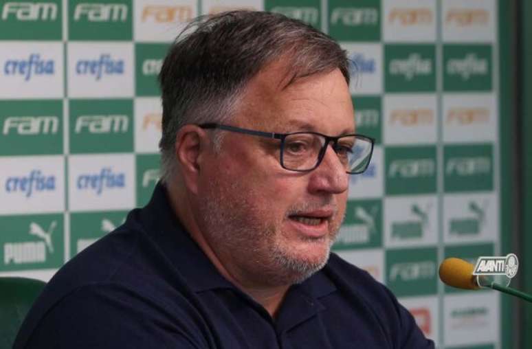 O diretor de futebol Anderson Barros, da SE Palmeiras, concede entrevista coletiva, na Academia de Futebol. –