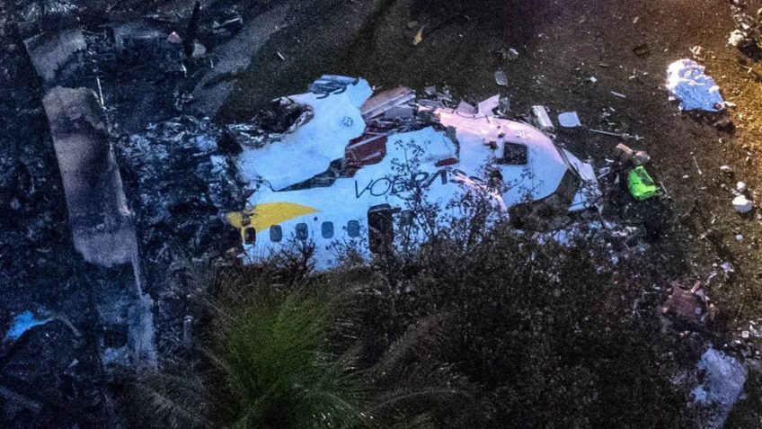 Destroços de avião da Voepass, que caiu em Vinhedo