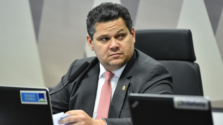 Davi Alcolumbre em sessão da CCJ