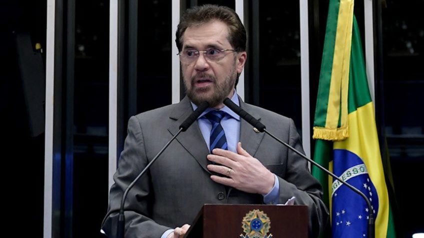 O senador Plínio Valério