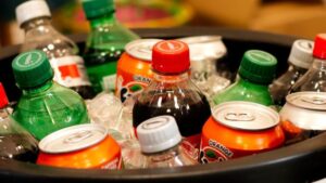 O aspartame é um dos adoçantes mais populares do mundo; está presente em produtos dietéticos da Coca-Cola, gomas de mascar e outros alimentos e bebidas, como o refrigerante