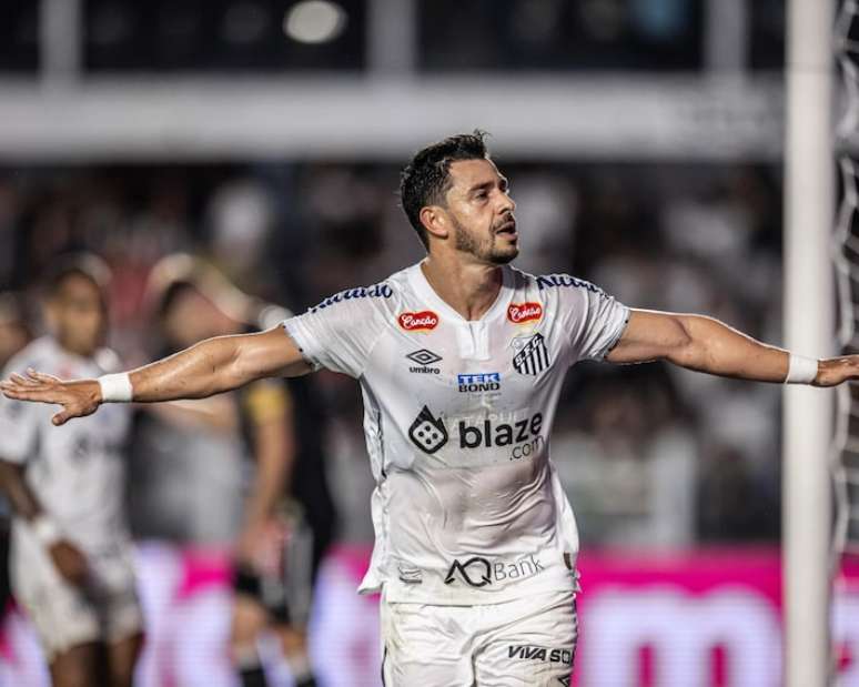 Giuliano comemora o gol do Santos contra o Operário-PR