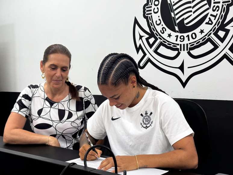 Recém-chegada, colombiana Robledo comenta sobre adaptação ao Corinthians.