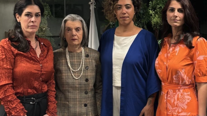 Na foto, da esquerda para a direita, Paula Lavigne, Carmen Lúcia, Taliria Petrone e Manuela D’Ávila