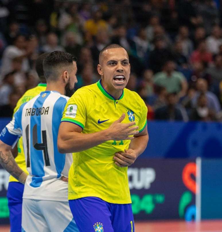 Brasil vence Argentina na final da Copa de futsal.