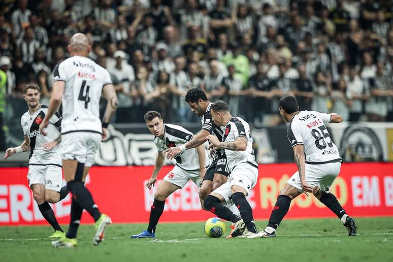 Atlético Mineiro vira e vence Vasco na Arena MRV