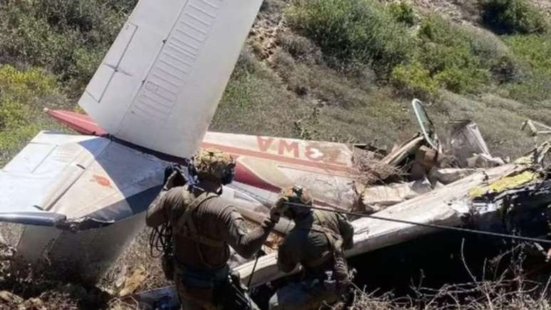 Avião cai e deixa 5 mortos