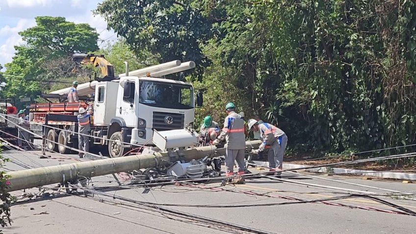 Trabalhadores da Enel restabelecem energia depois de apagão em São Paulo