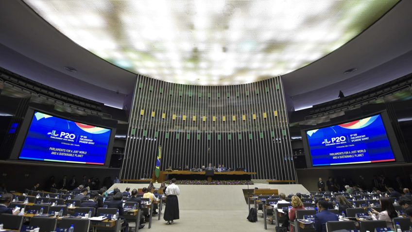 Na foto, a sessão de trabalho da 10ª Cúpula de Presidentes dos Parlamentos do G20 (P20): O papel dos parlamentos no enfrentamento da crise ambiental e sustentabilidade