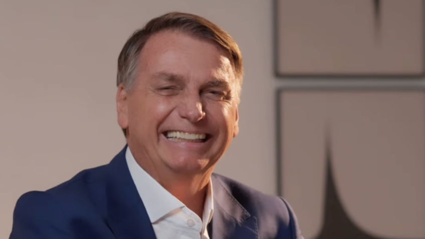 O ex-presidente Jair Bolsonaro na campanha de divulgação do seu novo perfume