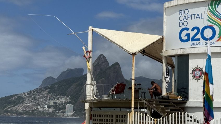 imagem de divulgação do G20 na praia de Ipanema, no Rio de Janeiro