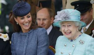 Kate Middleton aprendeu dicas valiosas com Rainha Elizabeth II para conviver na Família Real.