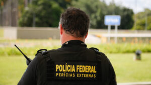 Projeto atualiza sanções e lista de infrações da PF e da Polícia Civil do DF. Na foto, policiais federais fazem varredura no Palácio do Planalto, após atos de destruição dos bolsonaristas radicais em 8 de janeiro de 2023.