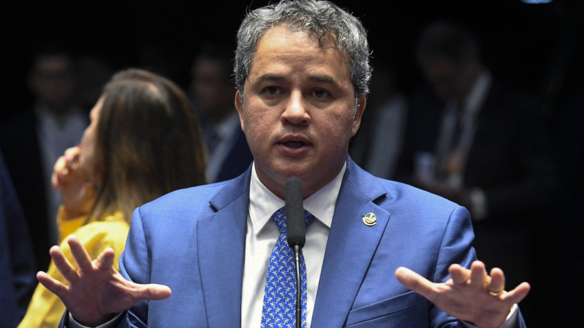 Senador Efraim Filho