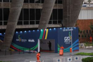 Preparativos no Museu de Arte Moderna (MAM), sede da Cúpula do G20, no Rio de Janeiro, Brasil, 17 de novembro de 2024.