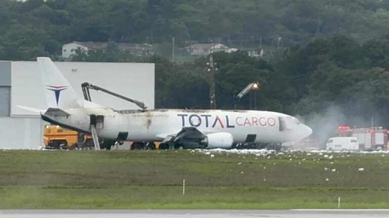 avião que transportava cargas dos Correios e sofreu um incêndio interno que levou a um pouso de emergência no aeroporto de Guarulhos