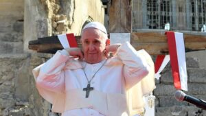 O papa Francisco participou de um culto de oração na cidade velha de Mosul durante visita ao Iraque em 2021